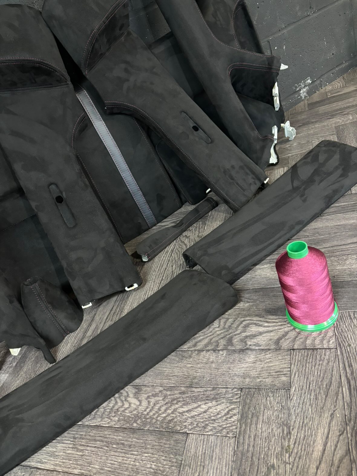 Volkswagen Caddy MK3/4 WERKS KIT Black Milano Suede/Blackberry Stitch/Carbon