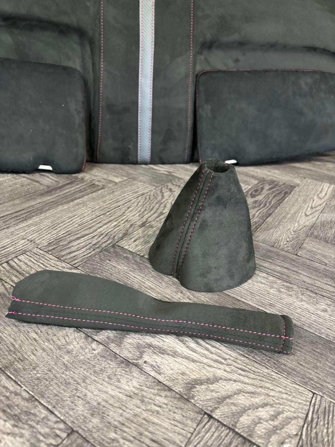 Volkswagen Caddy MK3/4 WERKS KIT Black Milano Suede/Blackberry Stitch/Carbon