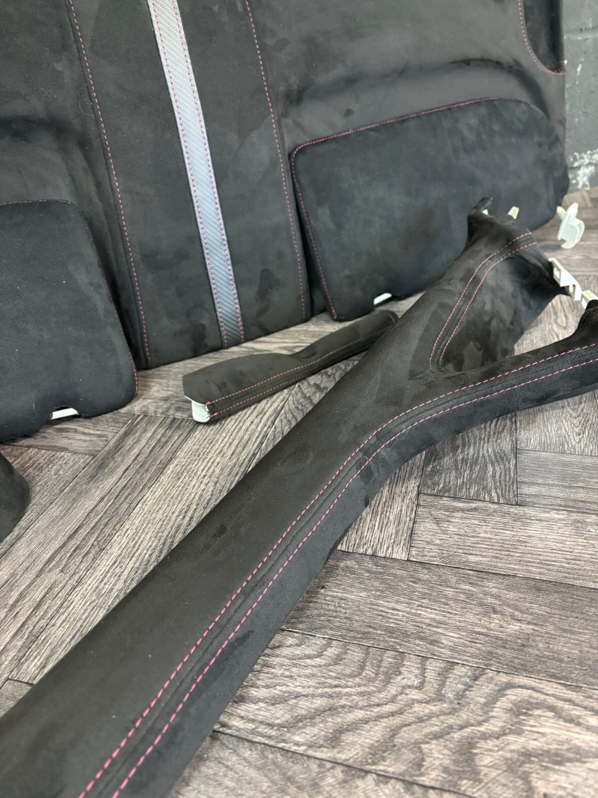 Volkswagen Caddy MK3/4 WERKS KIT Black Milano Suede/Blackberry Stitch/Carbon